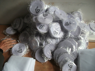 夏季防蚊利器 自粘型簡易防蚊紗窗批發(fā)零售指南